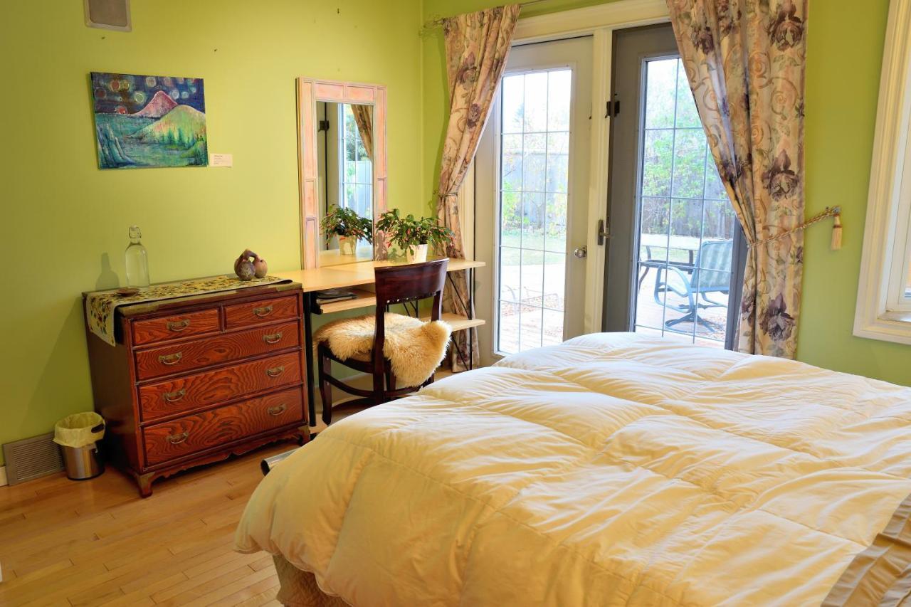 Mediterranean Edmonton B&B Екстериор снимка