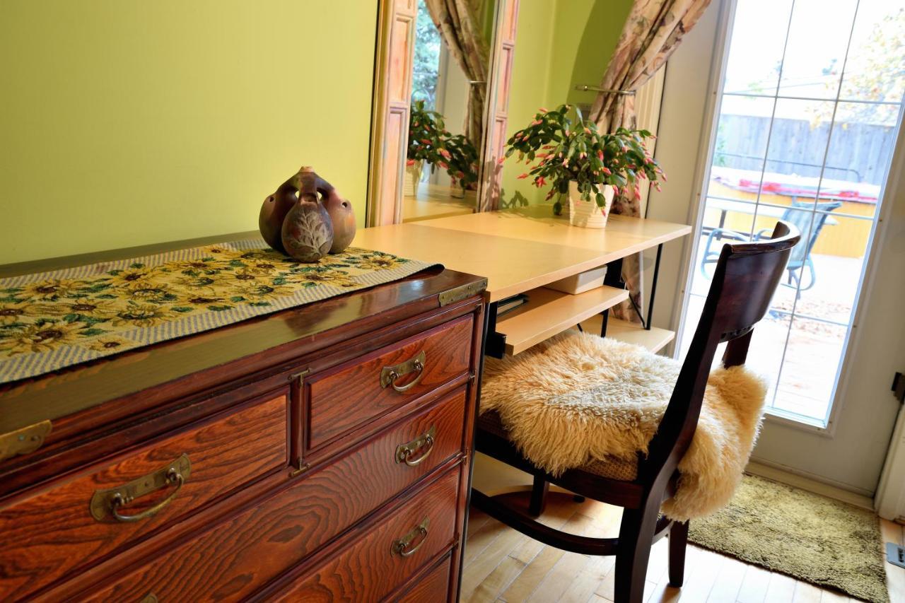 Mediterranean Edmonton B&B Екстериор снимка