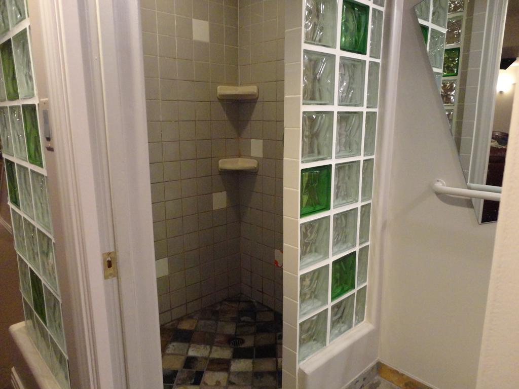 Mediterranean Edmonton B&B Екстериор снимка