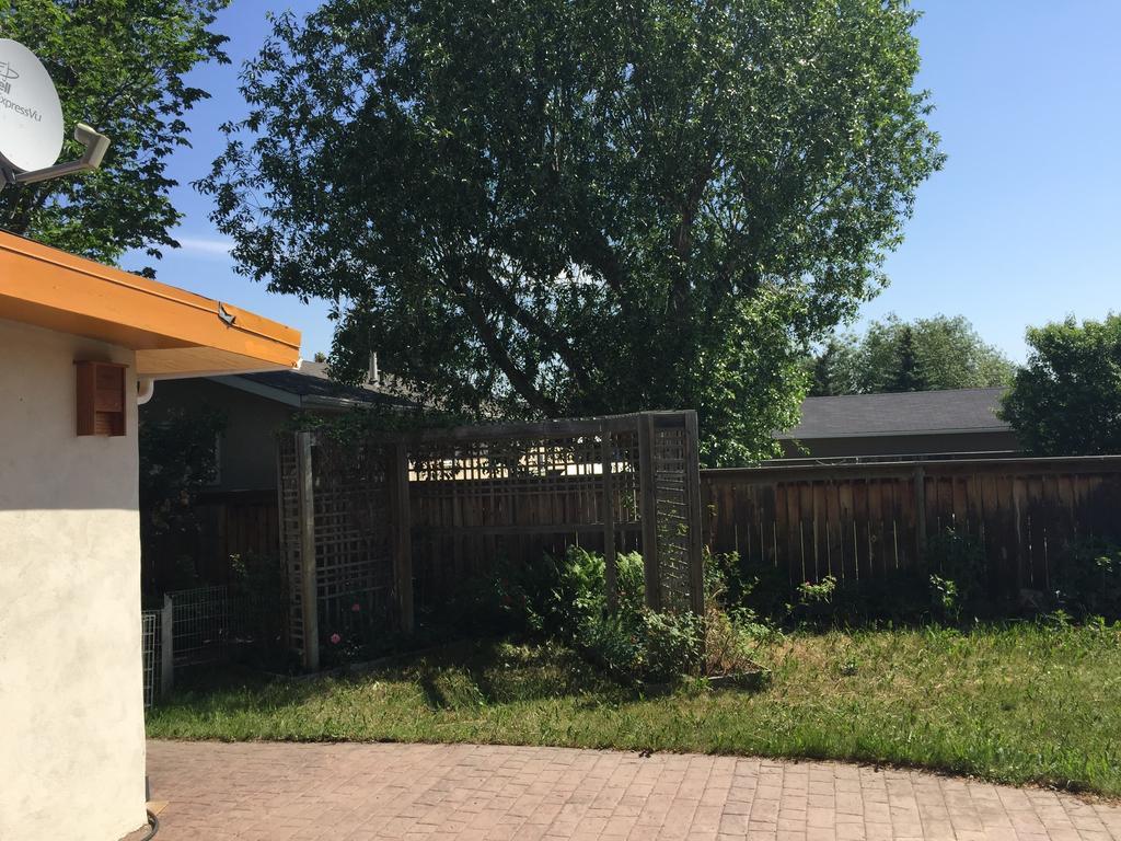 Mediterranean Edmonton B&B Стая снимка