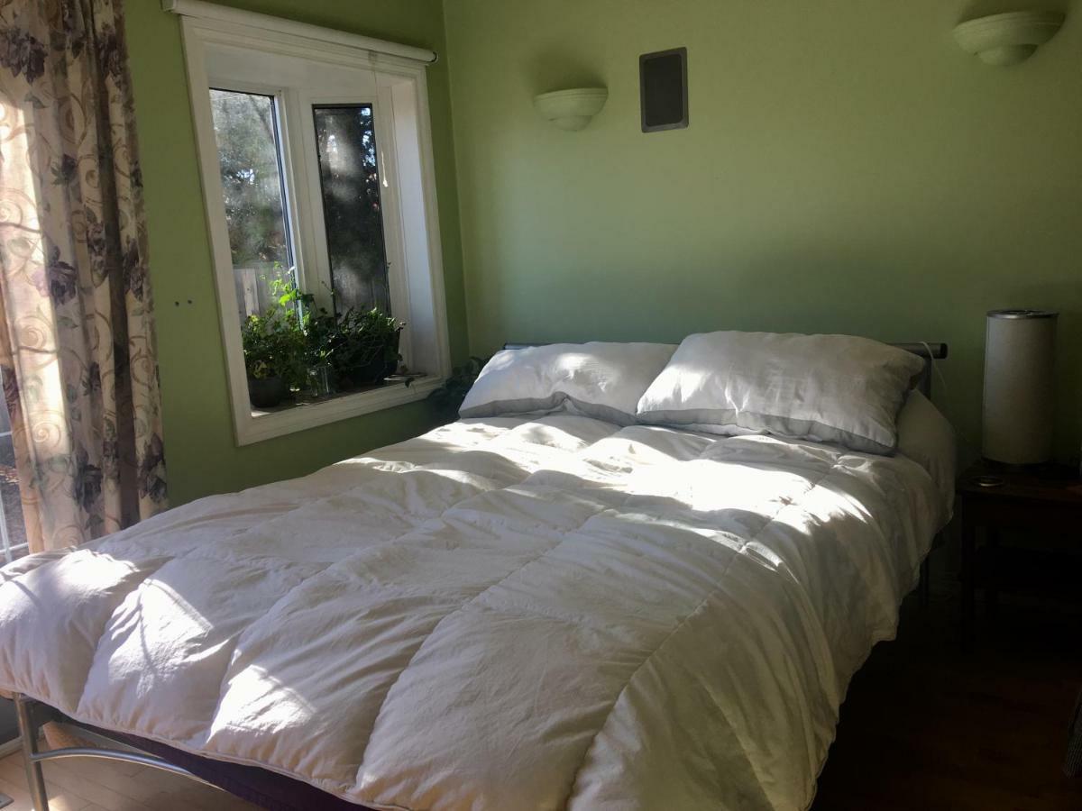 Mediterranean Edmonton B&B Екстериор снимка