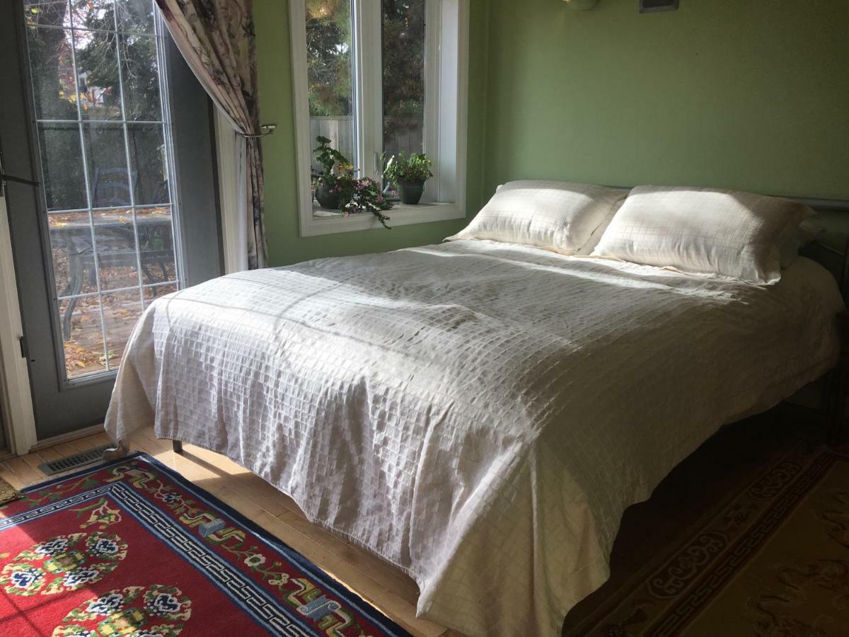 Mediterranean Edmonton B&B Екстериор снимка